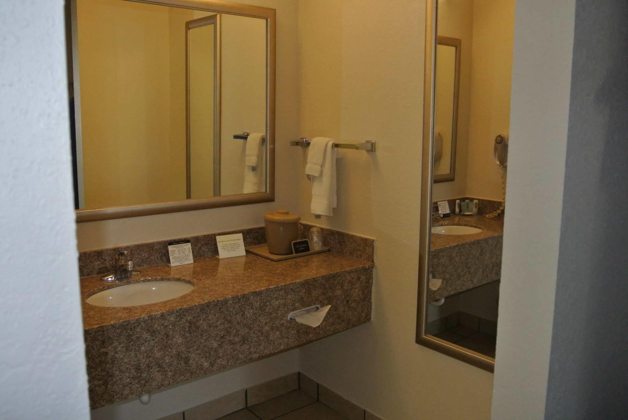 Quality Inn Charleston - Sikeston Экстерьер фото